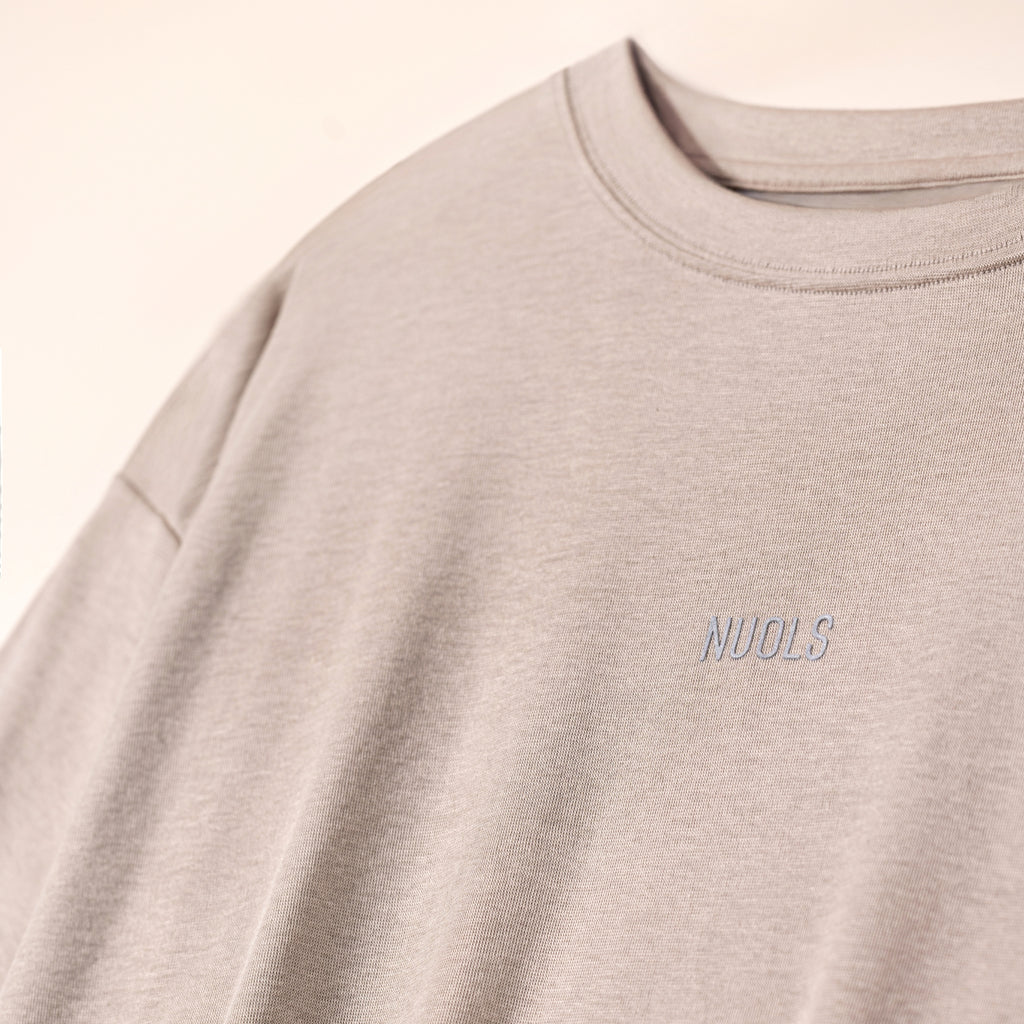NUOLS CONDITIONING WEAR SLEEP ウォームグレー 胸元ロゴのディテール